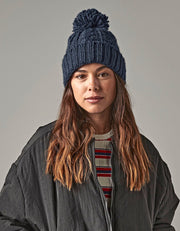 Beechfield B480 Cable Knit Melange Beanie – leverantörens modellbild