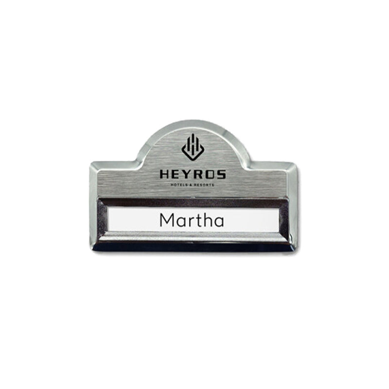Namnbricka 70x40mm i silverfärgat aluminium med fönster – Profileproduction