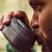 Wildo Fold-A-Cup i användning